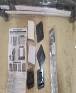 PORTÃO DE SEGURANÇA RETRÁTIL PARA BEBES OU ANIMAIS DE ESTIMAÇÃO COM ESTRUTURA EM METAL/ PLÁSTICO COM AJUSTE DE INSTALAÇÃO