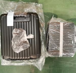 KIT DE MALAS DE VIAGEM COM PARTE EXTERIOR E INTERIOR EM PLÁSTICO ABS COM FORRO EM TECIDO DE POLIESTER