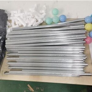 CERCADINHO INFANTIL DOBRÁVEL COM ESTRUTURA EM AÇO TUBULAR REVESTIDO EM TECIDO SINTÉTICO DE POLIÉSTER E PAINÉIS LATERAIS EM TELA RESPIRAVEL