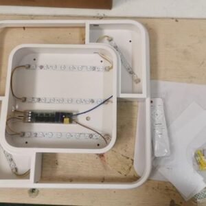 LUSTRE MODELO CHANDELIER PARA ILUMINAÇÃO DECORATIVA INTERNA, COMPOSTO POR BASE METÁLICA DE TETO