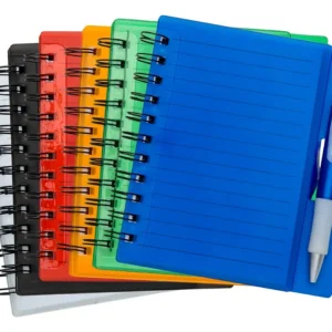 KIT COM 10 CADERNOS DE ANOTAÇÕES PAUTADOS COM CAPA MALEÁVEL EM PLÁSTICO