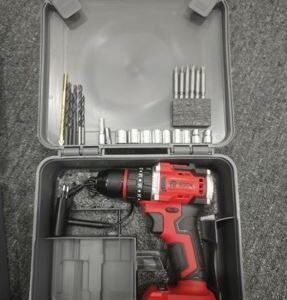 FURADEIRA/ PARAFUSADEIRA ELETRICA PORTATIL COM MOTOR ELETRICO INTERNO E BATERIA RECARREGAVEL