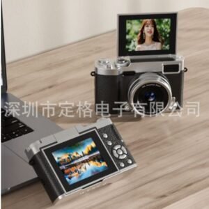 CAMERA DIGITAL DE TELA FLIP COM DEFINICAO 4K. TELA HD DE 2.4", RESOLUCAO DO VIDEO DE 1080 PIXELS, ZOOM DIGITAL 16X