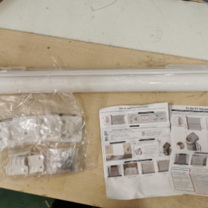 PORTAO DE SEGURANCA RETRATIL PARA BEBES OU ANIMAIS DE ESTIMACAO COM ESTRUTURA EM METAL/ PLASTICO COM AJUSTE DE INSTALACAO (cópia)