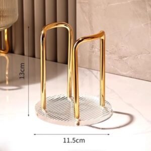 SUPORTE DISPENSADOR PARA COPOS DESCARTAVEIS, FABRICADO EM ACRILICO, COM BASE PLANA E ESTRUTURA VERTICAL COM HASTES PARA ORGANIZACAO E RETIRADA DE COPOS. PRODUTO DESTINADO AO ARMAZENAMENTO E DISTRIBUICAO DE COPOS EM AMBIENTES DOMESTICOS OU COMERCIAIS, COMO COZINHAS, ESCRITORIOS, CAFES E RESTAURANTES. DESIGN COMPACTO, FACIL INSTALACAO E USO MANUAL. COMPATIVEL COM DIFERENTES TAMANHOS DE COPOS DESCARTAVEIS. ITEM REUTILIZAVEL, DE USO ORGANIZACIONAL, COM ACABAMENTO DECORATIVO.