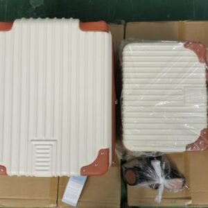 KIT DE MALAS DE VIAGEM COM PARTE EXTERIOR E INTERIOR EM PLASTICO ABS COM FORRO EM TECIDO DE POLIESTER