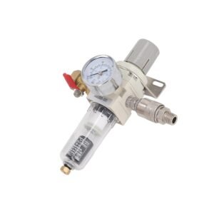 FILTRO DE AR COM SEPARADOR DE UMIDADE PARA SISTEMAS PNEUMATICOS, FABRICADO EM LIGA DE ALUMINIO, PRESSAO MAXIMA DE TRABALHO 150 PSI, FLUXO DE AR 35 L POR MINUTO. ACOMPANHA CONECTORES METALICOS PARA INSTALACAO EM COMPRESSORES DE AR E FERRAMENTAS PNEUMATICAS, GARANTINDO FORNECIMENTO DE AR LIMPO E FILTRADO.