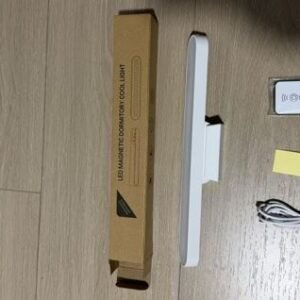 LUMINARIA PARA LEITURA MAGNETICA COM CORPO EM PLASTICO E LUZ DE LED, ACOMPANHA CONTROLE REMOTO E CABO DE CARREGAMENTO