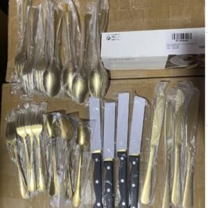 FAQUEIRO EM ACO INOX COM PINTURA DOURADA CONTENDO 24 PECAS SENDO: 4 GARFOS DE MESA, 4 COLHERES DE MESA, 4 FACAS DE MESA, 4 GARFOS DE SOBREMESA, 4 COLHERES E SOBREMESA E 4 FACAS DE SOBREMESA