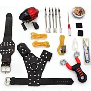 KIT DE PESCA COM ESTILINGUE DE PULSO COM MIRA, UM CARRETEL DE PESCA E FECHAS DE ARPÃO