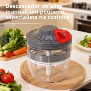 PROCESSADOR MANUAL DE ALIMENTOS COM RECIPIENTE PLASTICO, LAMINAS EM ACO INOX, SISTEMA DE CORDA PARA PICAR LEGUMES, FRUTAS E TEMPEROS, CAPACIDADE APROXIMADA 1 LITRO