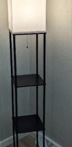 Storage rack floor lamp - LUMINÁRIA COM PRATELEIRA
